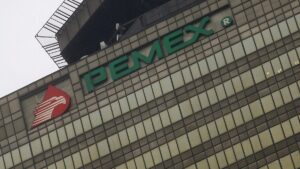 Pemex mantiene contratos con Química Apollo y Petroquimia del Golfo pese a irregularidades detectadas por la ASF