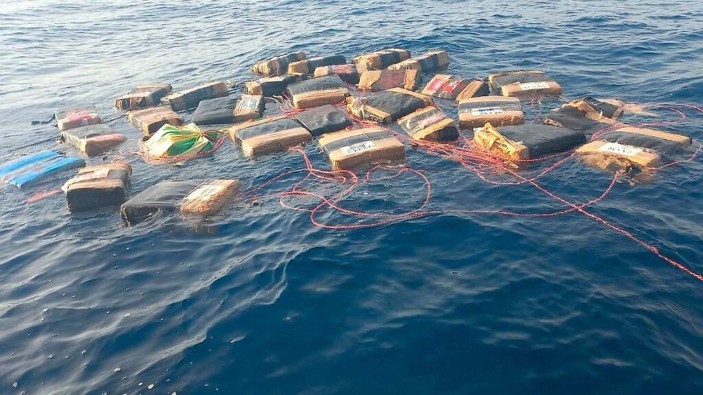 Operativo en altamar decomisa más de 2 mil toneladas de presunta cocaína