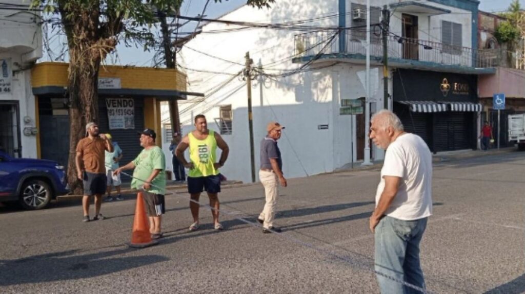 Fallas eléctricas provocan cierre vial en Villahermosa