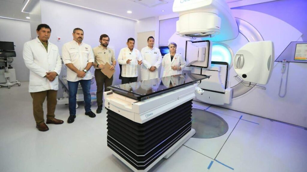 Inauguran acelerador lineal para tratamiento de cáncer en Hospital Juan Graham Casasús