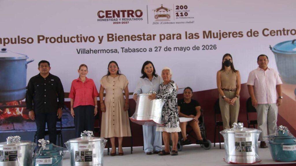 Entrega Yolanda Osuna apoyo a mujeres emprendedoras de Centro