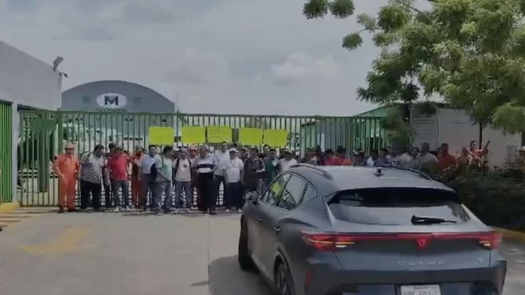 Con cierre de instalaciones, trabajadores de MATYEP exigen mejoras salariales y laborales