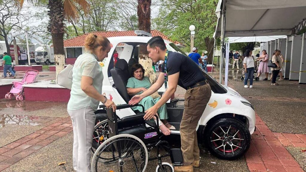 Vehículo eléctrico en Feria Tabasco 2026 mejora movilidad para adultos mayores