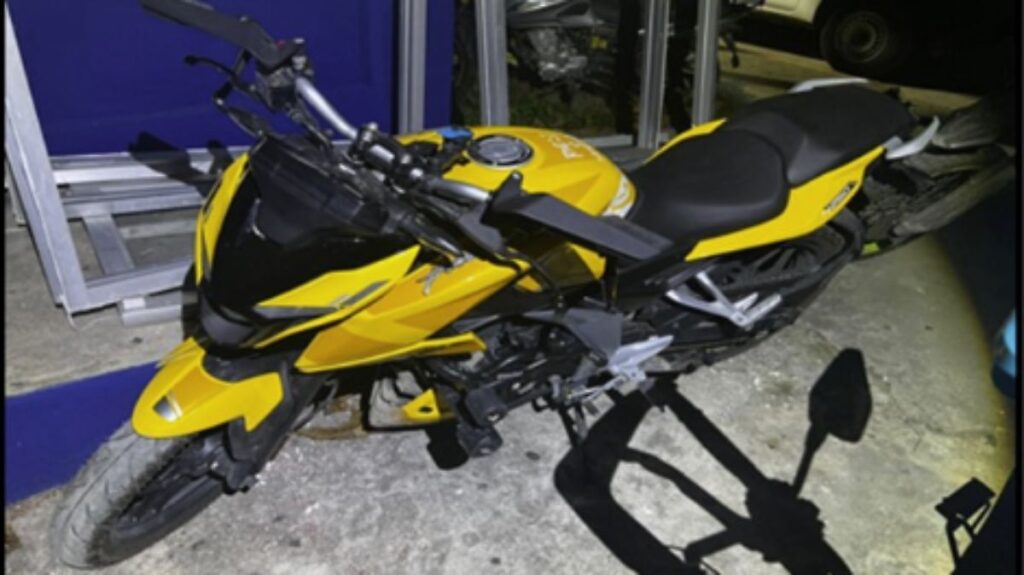 Caen dos en Indeco con presunta droga y les confiscan motocicleta