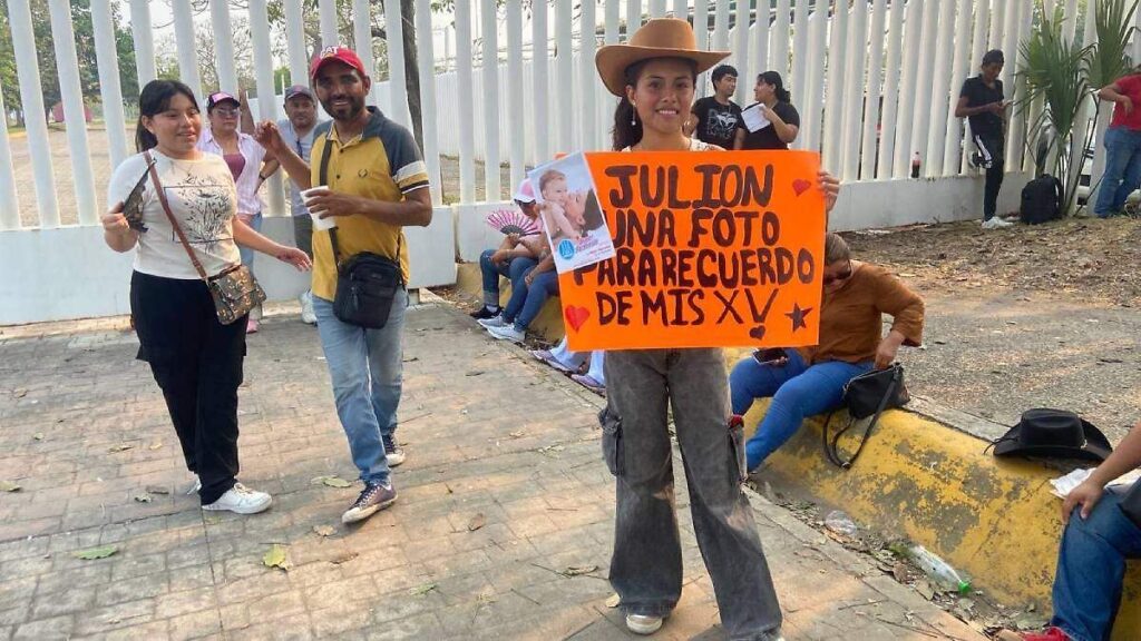 Lisbeth busca obtener el autógrafo de Julión como regalo de XV años
