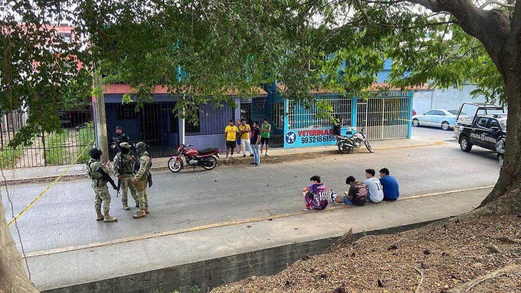 Atacan a tres hombres en la Asunción Castellanos; uno de ellos muere