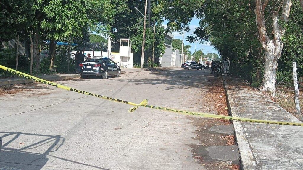 Hombre es ejecutado en el corredor de su casa en Comalcalco