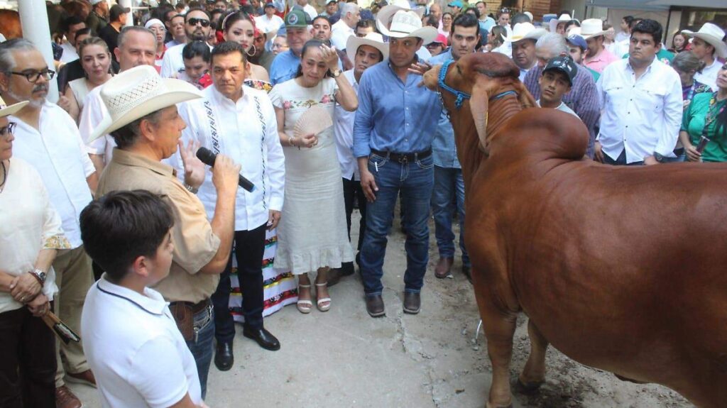 Inauguran nueva pista ganadera en la Feria Tabasco 2026 ante productores