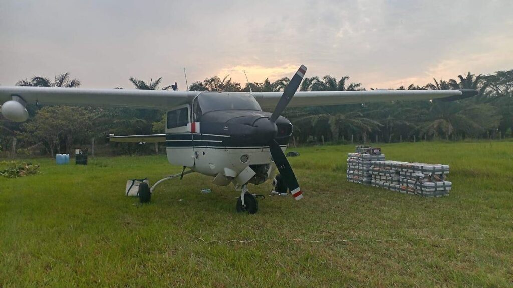 FGR inicia investigación tras encontrar avioneta con cocaína en Balancán
