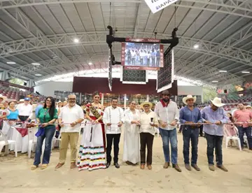 May inaugura nueva pista de exposición ganadera del Parque Tabasco