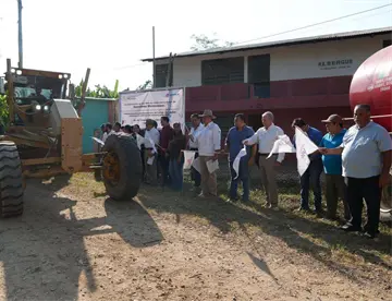 Da Pemex banderazo de inicio obras de rehabilitación vial en distintos municipios