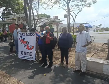 Maestros de la CNTE se manifiestan para exigir reforma integral a la Ley ISSET.