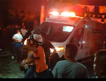 Juego pirotécnico provoca explosión de tanque de gas en fiesta patronal de Veracruz; hay 23 heridos