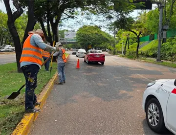 Alerta Centro a automovilistas por trabajos de limpieza en avenidas de Villahermosa