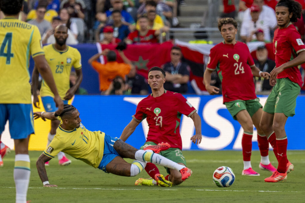 Brasil y Marruecos reparten puntos en su debut
