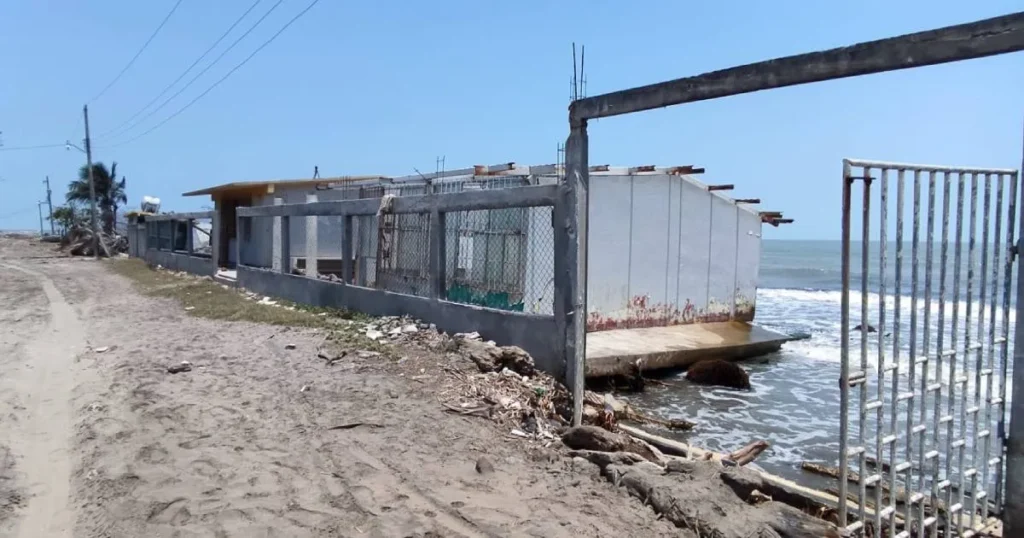 Crisis climática borra el litoral de Tabasco