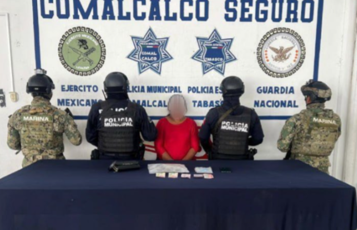 Detienen a mujer con drogas en Comalcalco