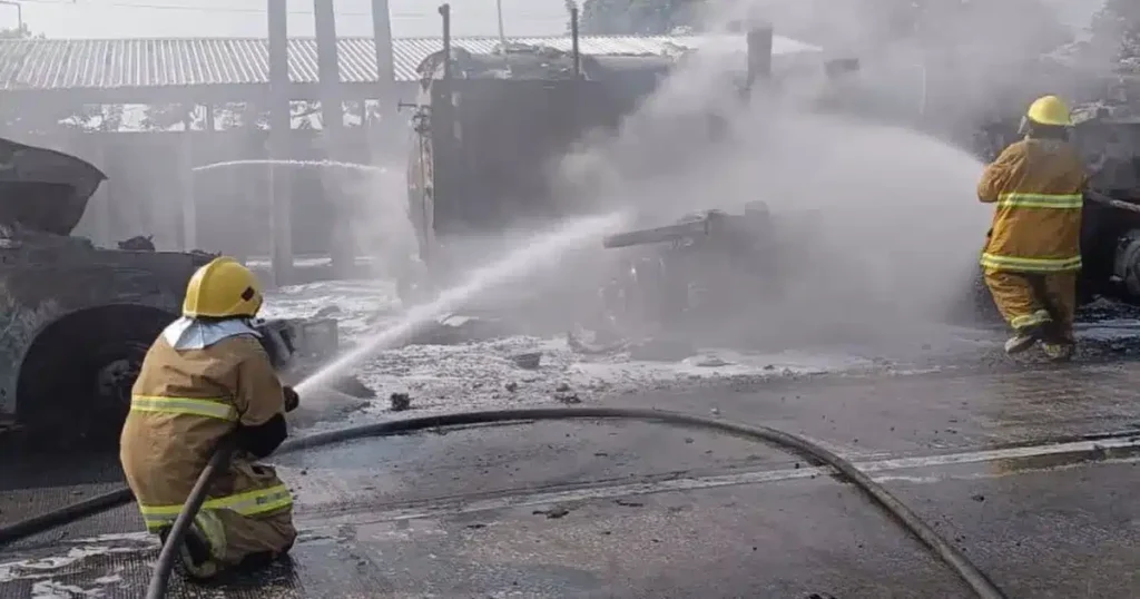 Pipa de aceite se incendia en la Cárdenas – Coatzacoalcos