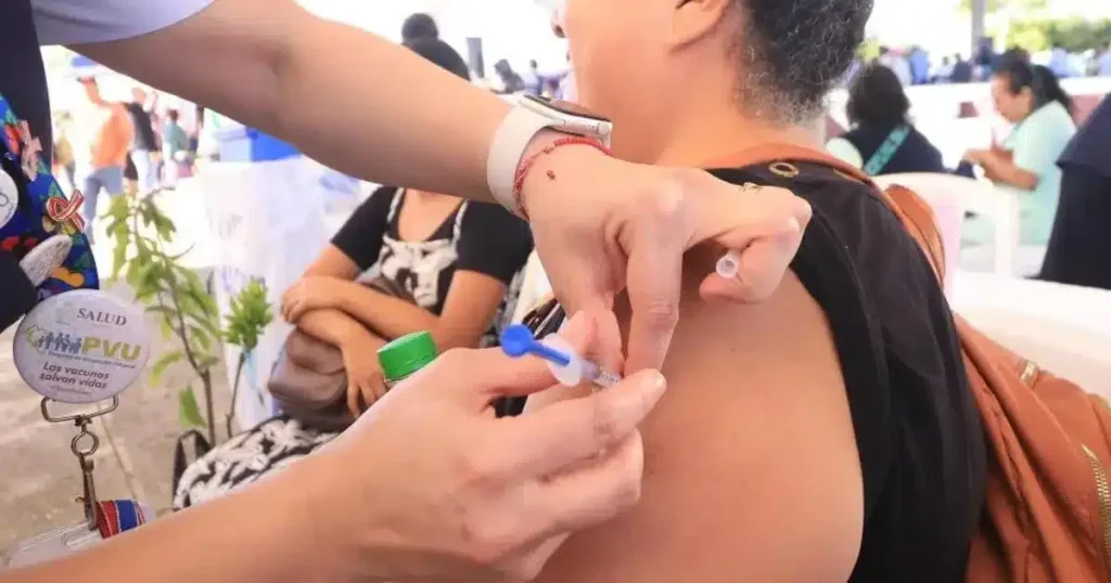 Sector salud reporta resultados positivos en jornada de vacunación en Tabasco