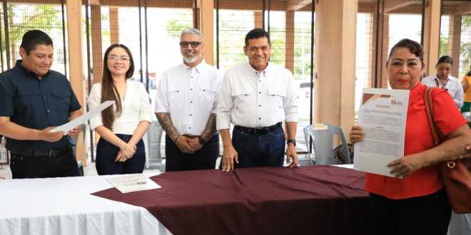 Atestigua Javier May, entrega de títulos en Jalpa