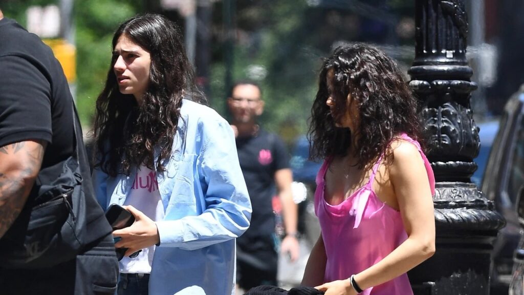 Rosalía confirma su relación con la modelo Loli Bahía