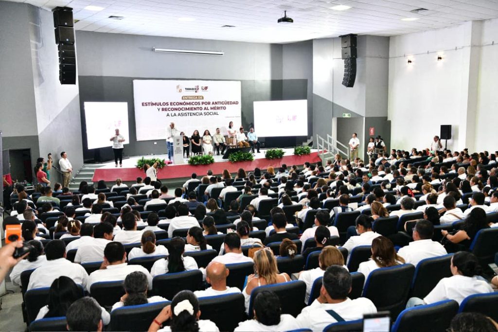 Reconocen trayectoria y entrega de trabajadores del DIF Tabasco