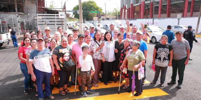 Entrega Yolanda Osuna reconstrucción de pavimento en Prolongación de 27 de Febrero