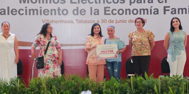 Entrega Yolanda Osuna 426 molinos eléctricos a mujeres y lleva Centro +Cerca a Infonavit-Atasta