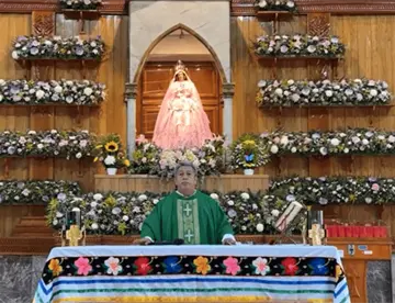 Padre Camacho llama a ser buenos hospitalarios y critica a quienes privilegian el estatus social