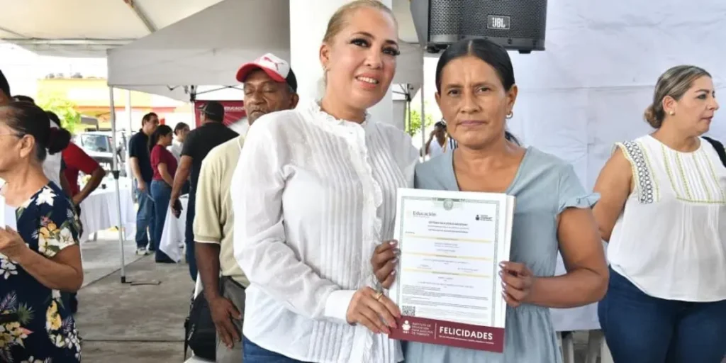 Educación en Tabasco: Mujeres obtienen certificados primaria