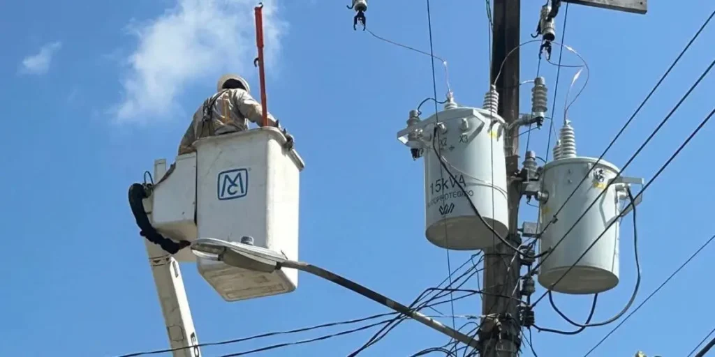 Interrupciones y daños en suministro eléctrico de Tabasco