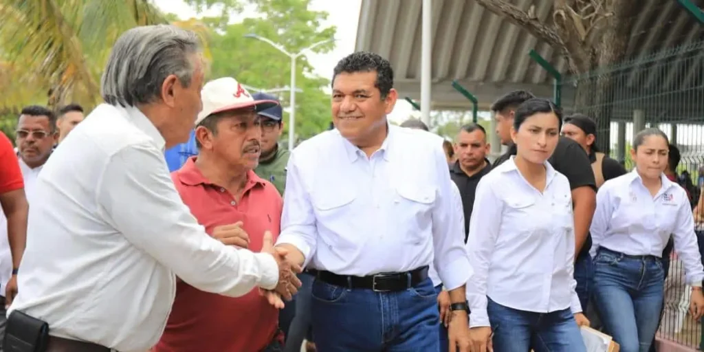 Apoyo del Gobierno del Pueblo a adultos mayores en Macuspana