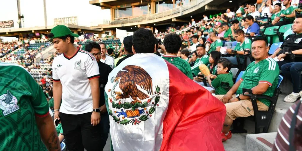 Afición tabasqueña celebra victoria histórica de México en el Mundial