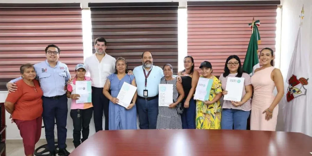 Gobierno del Pueblo brinda escrituras a mujeres de Centro y Jonuta