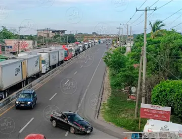 Bloquean por 9 horas la Frontera-Villahermosa por falta de atención de CFE