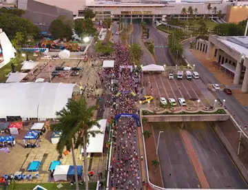 Dominio keniano y podio rarámuri engalanan el Medio Maratón de Villahermosa