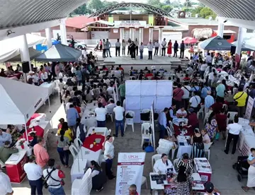 Gobierno del Estado afina detalles con la Federación para concretar hospitales y precio de garantía para el cacao