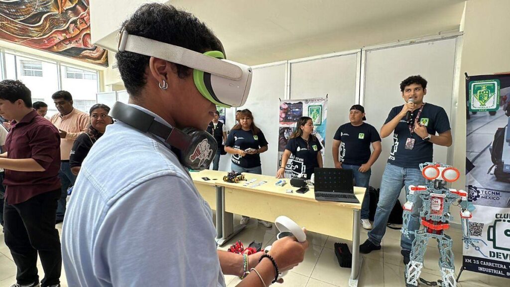 UJAT conquista la Copa Futbottab con robot diseñado por alumnos