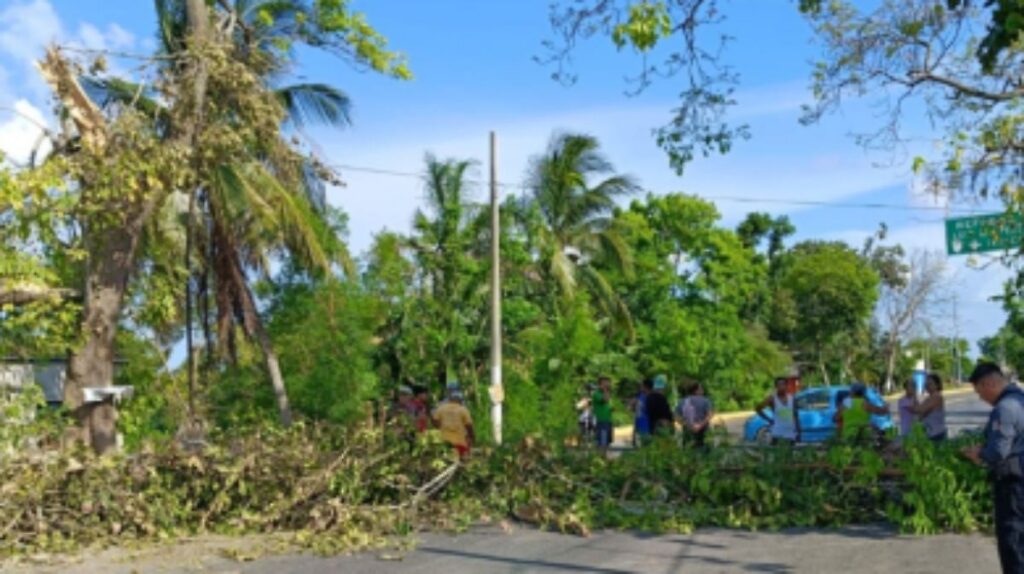 Vecinos de Río Viejo cierran paso en la Villahermosa-Reforma