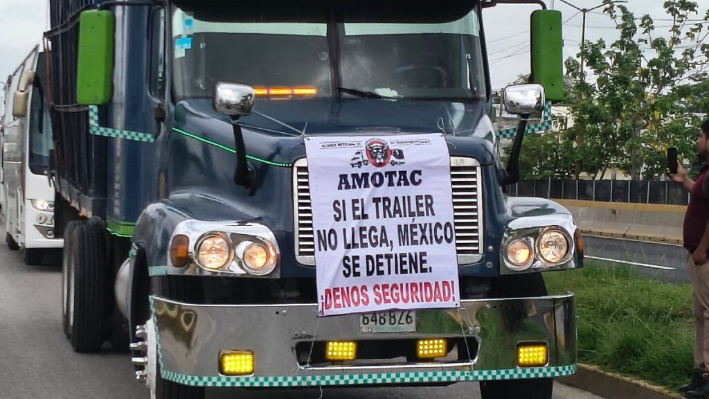 Transportistas de Amotac inician manifestación pacífica en Tabasco y anuncian bloqueos