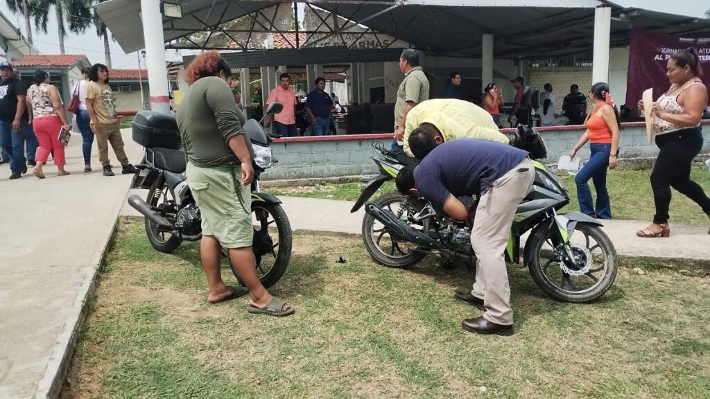 Impulsan autoridades regularización de motocicletas en Nacajuca; promueven uso de casco