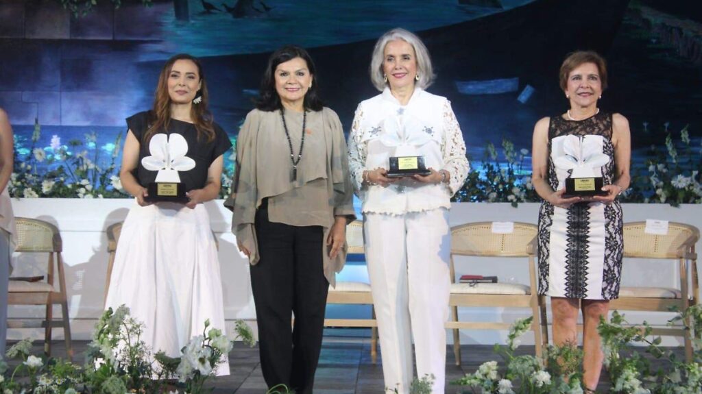 Premian a tres tabasqueñas con Blancas Mariposas 2026