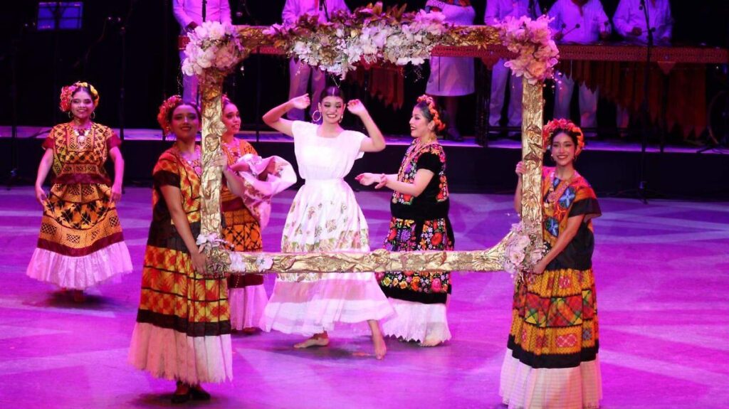 Danza folklórica recrea bodas tradicionales en escenario del Esperanza Iris