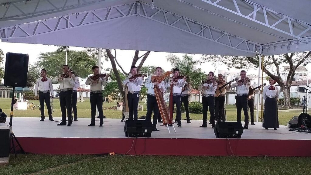 Tocó el mariachi al ritmo de la Marina en Villahermosa