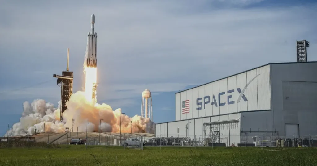 SpaceX apunta a una valuación récord y podría convertir a Elon Musk en el primer trillonario del mundo