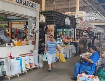 Pese a operativos, ambulantes volvieron a los alrededores del mercado Pino Suárez
