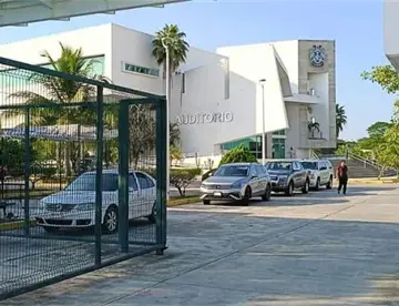 Padre de Ximena rechaza suicido; sostiene que su hija estaba drogada cuando cayó del edificio en la UJAT