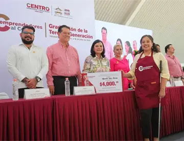 Se gradúa tercera generación de Emprendedores al Centro