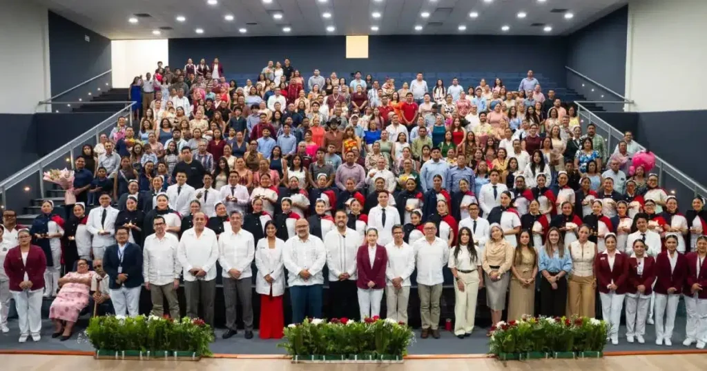 Nueva generación de enfermería concluye su formación al servicio de Tabasco