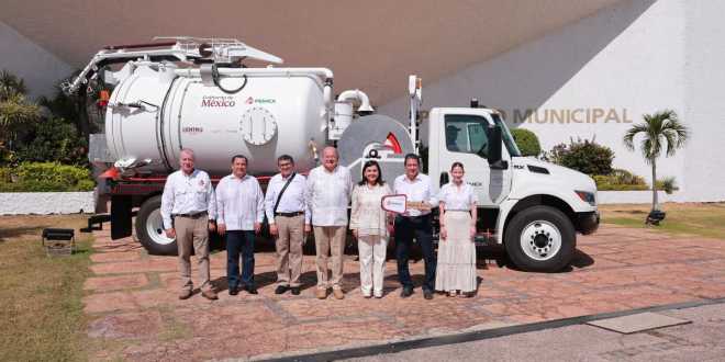 Fortalece Centro servicios municipales con unidad tipo Vactor donada por Pemex